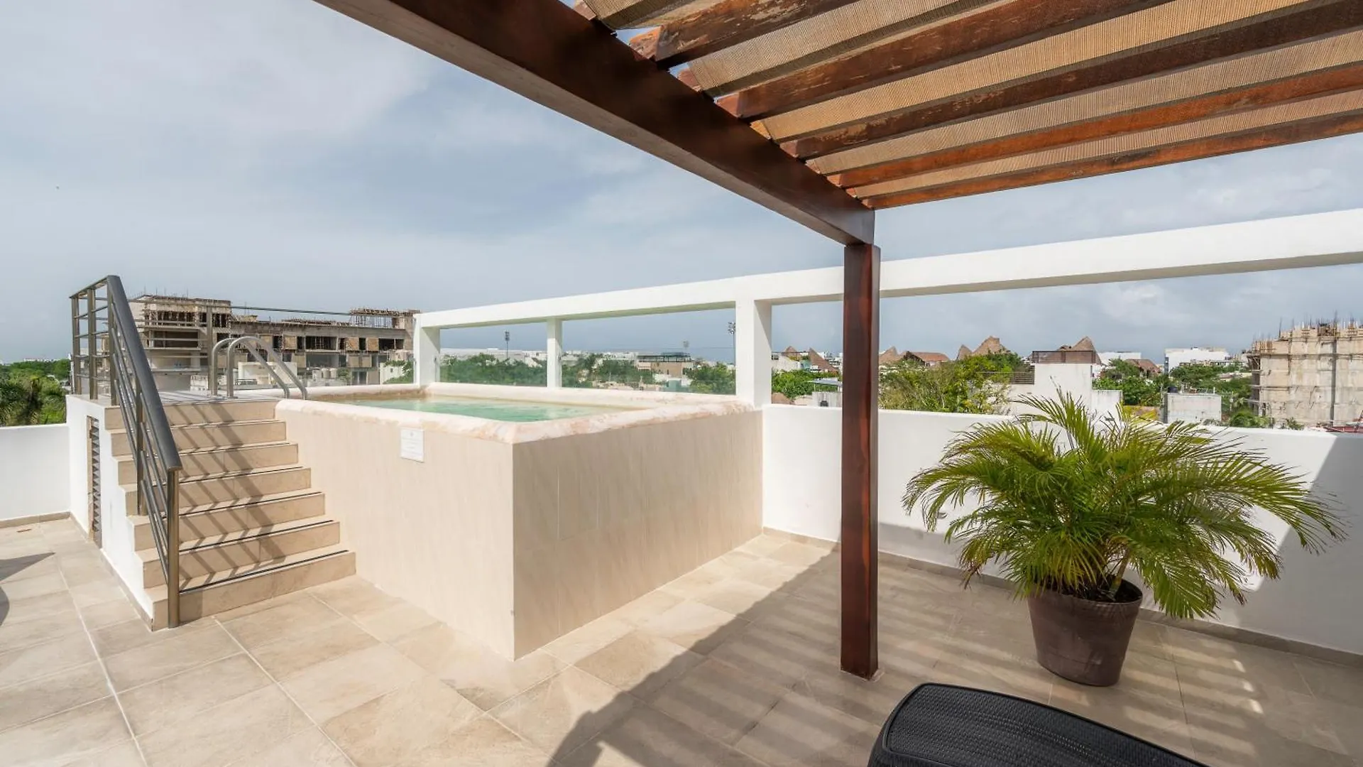 Piscina En La Cima Lujoso Apartamento En Playa Del Carmen Apartment